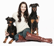 Victoria Pendleton, Olympiasiegerin mit ihren 2 Dobes Victoria Pendleton, Olympiasiegerin mit ihren 2 Dobes